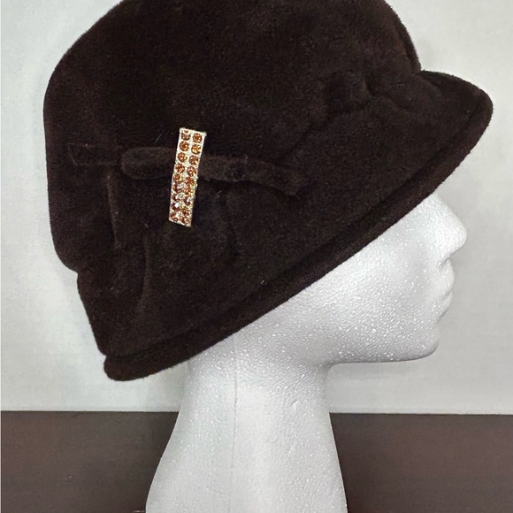 None Accessories - Elegant Brown Cloche Hat with Gold Accent